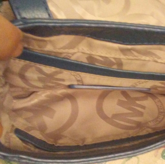 Michael Kors crossbody purse - Picture 4 of 4